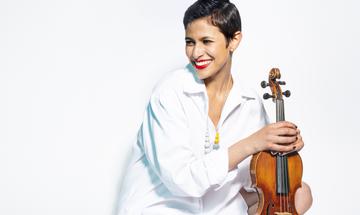 Elena Urioste  sat on the floor with a violin